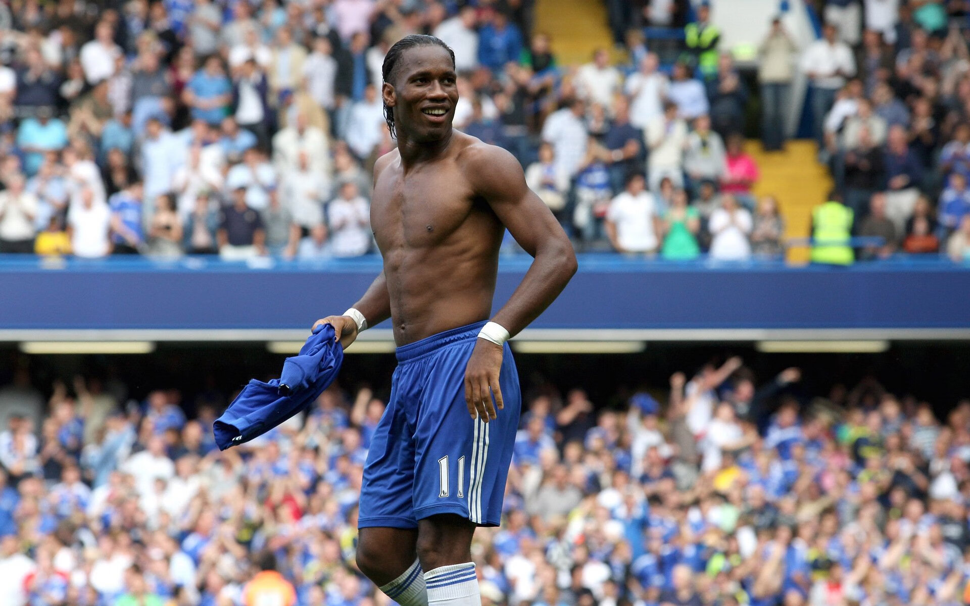 “詹姆斯30+10，再次登顶热搜话题”，詹姆斯是30号吗